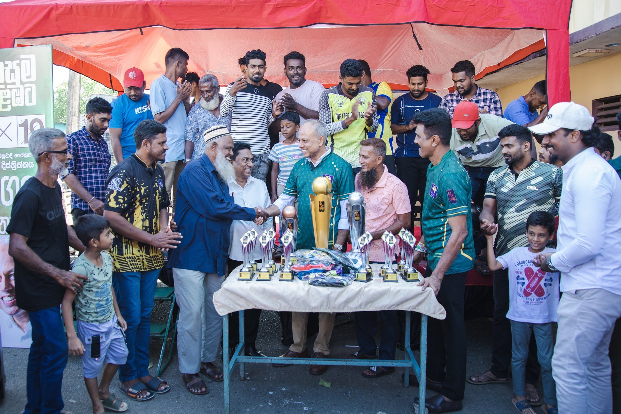 Friendly gatherings at New Bazaar Applewatta Housing Scheme, Narahenpita, and Dehiwala divisions